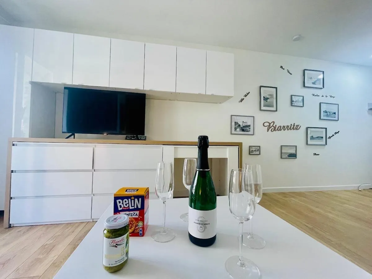 Studio Avec Piscine Face A La Mer Biarritz Apartment