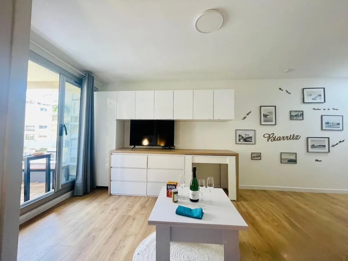 Studio Avec Piscine Face A La Mer Biarritz France